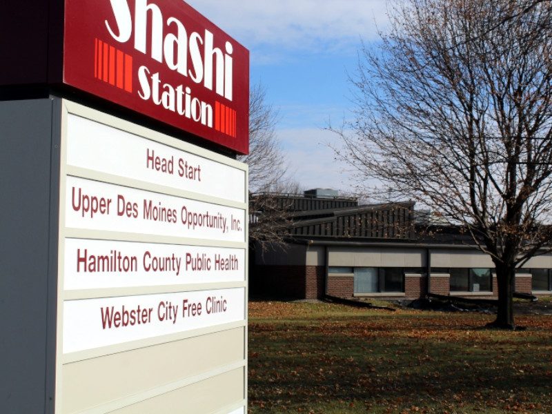 Shashi Station sign and building